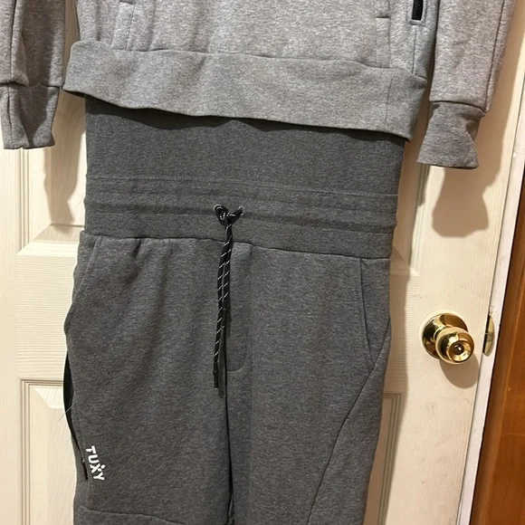 Tuxy - Picture 4 of 16